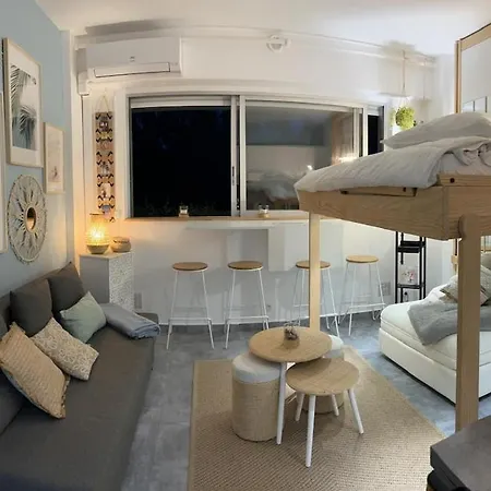 Cozy With Swimming Pool And Tennis Apartamento Vallauris